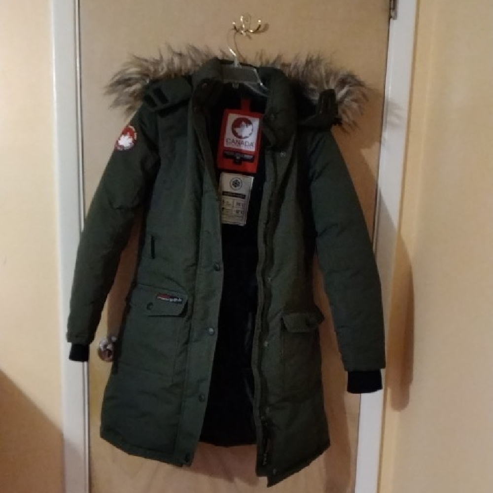 Canada Weather Gear Women's Olive Ski Jacket with Fur Hood - Picture 2 of 6